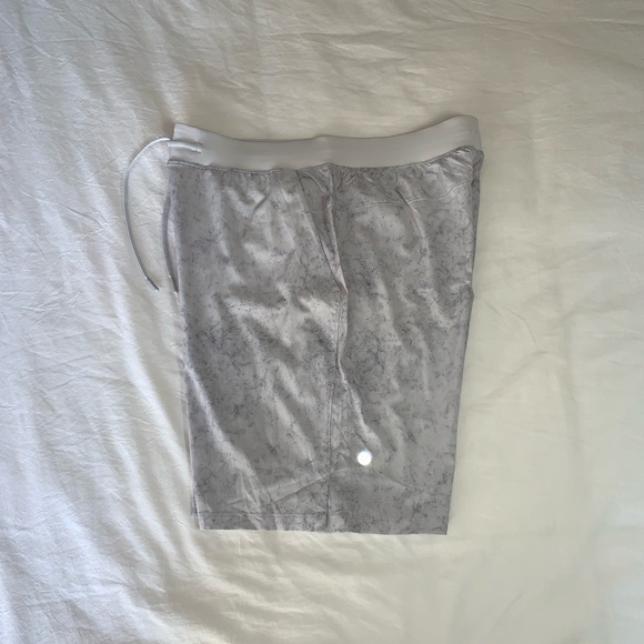 Lululemon Linerless T.H.E. Short - Picture 2 of 4